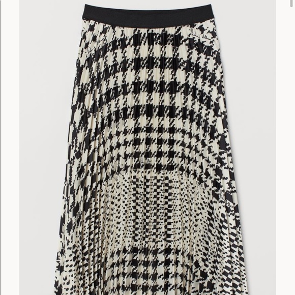 H&M Dresses & Skirts - RICHARD ALLAN x H&M. Pleated, calf-length skirt